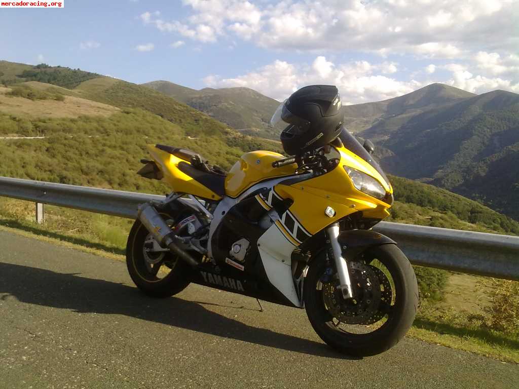 Se vende o se cambia yamaha r6 2001 