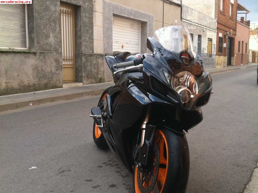 -----------/// impecable gsx r600 //-----------