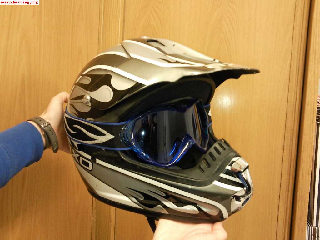 Se vende casco motocross axo y gafas!! 100€