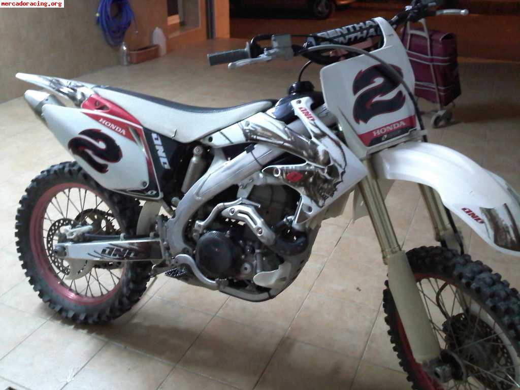 Se vende honda crf 450 año 06 muy cuidada ose entrega como p