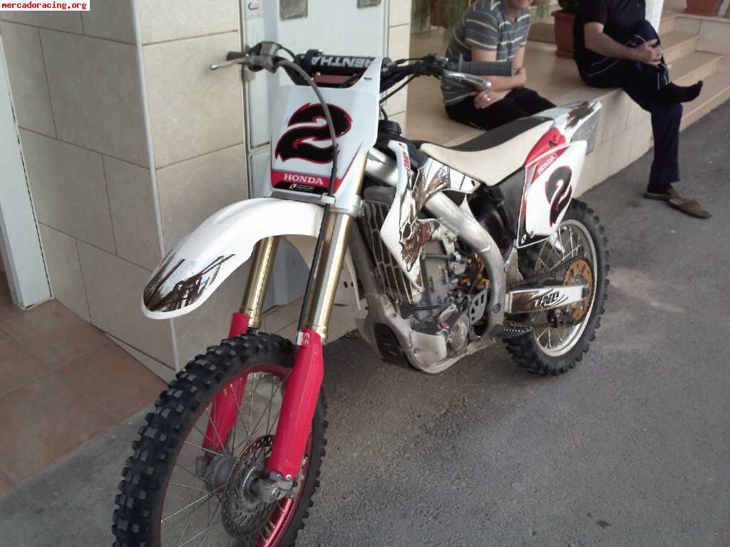 Se vende honda crf 450 año 06 muy cuidada  o posibles cambio