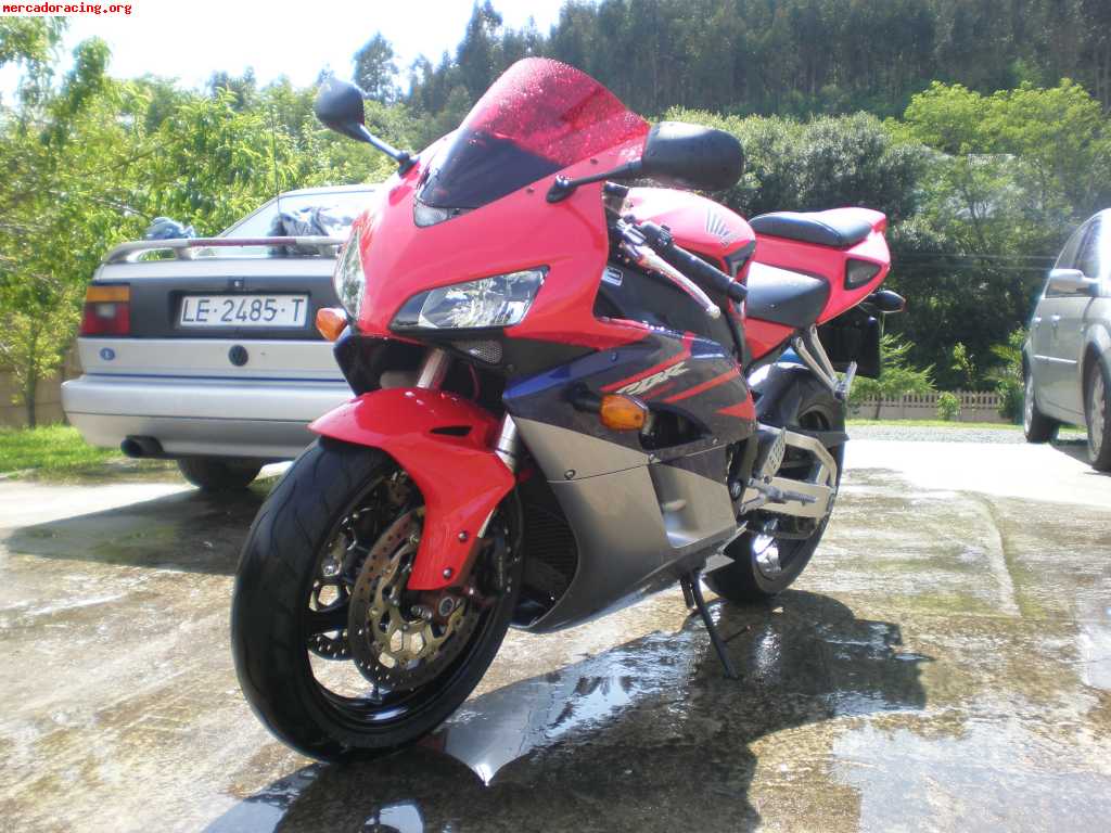 Honda cbr 1000 rr ( 5.500 euros )