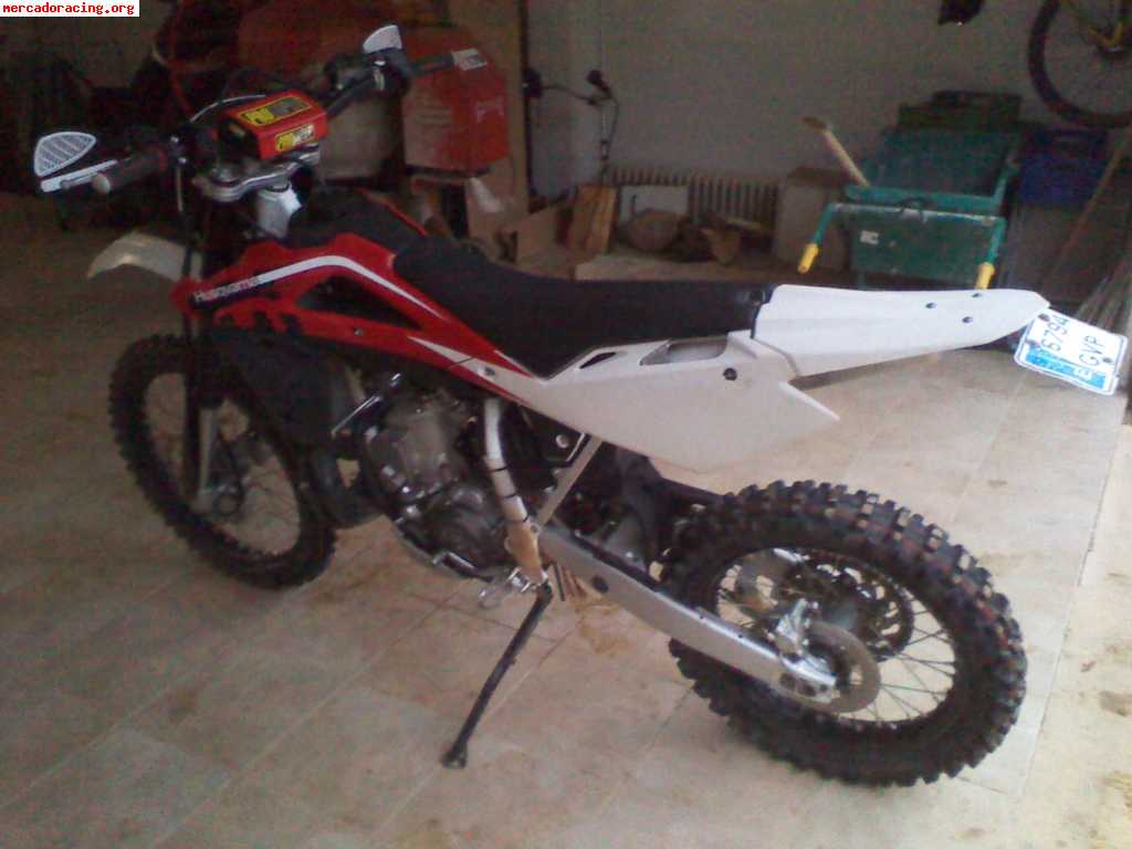 Se vende o cambia husqvarna wr250 2010