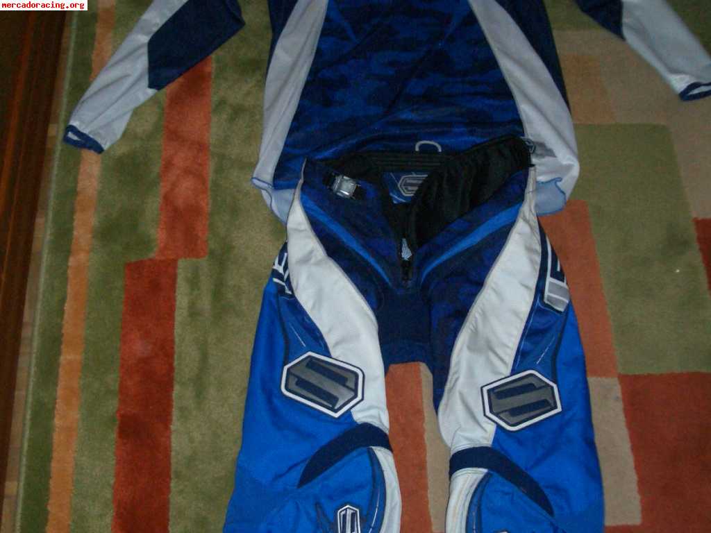 Vendo equipacion cross 30€ 