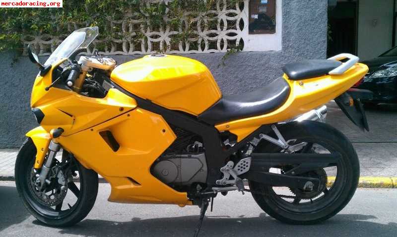 Hyosung gt 125r 1000€