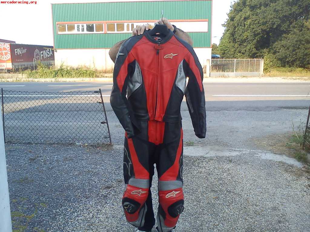 Se vende mono de cuero alpinestars de 2 piezas