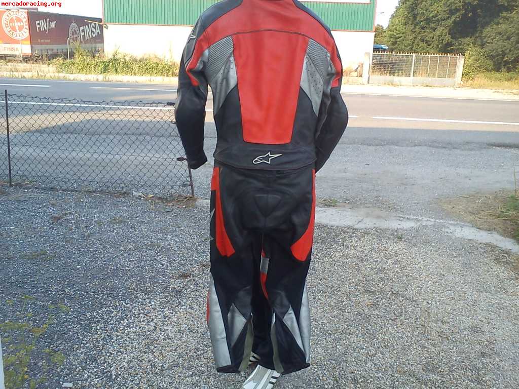 Se vende mono de cuero alpinestars de 2 piezas