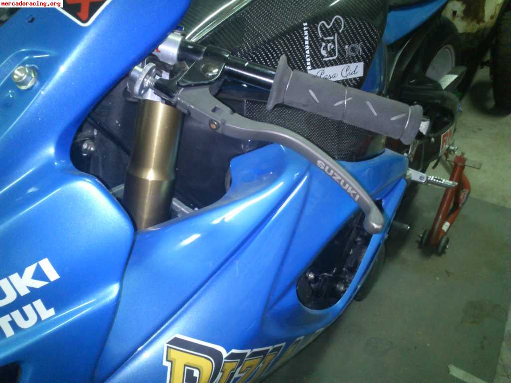 Suzuki gsxr 600k7