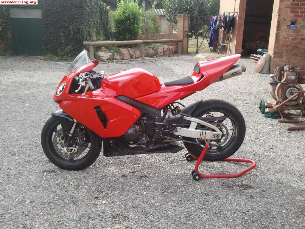 Vendo o cambio honda cbr 600rr año 2005 con kit de circuito 