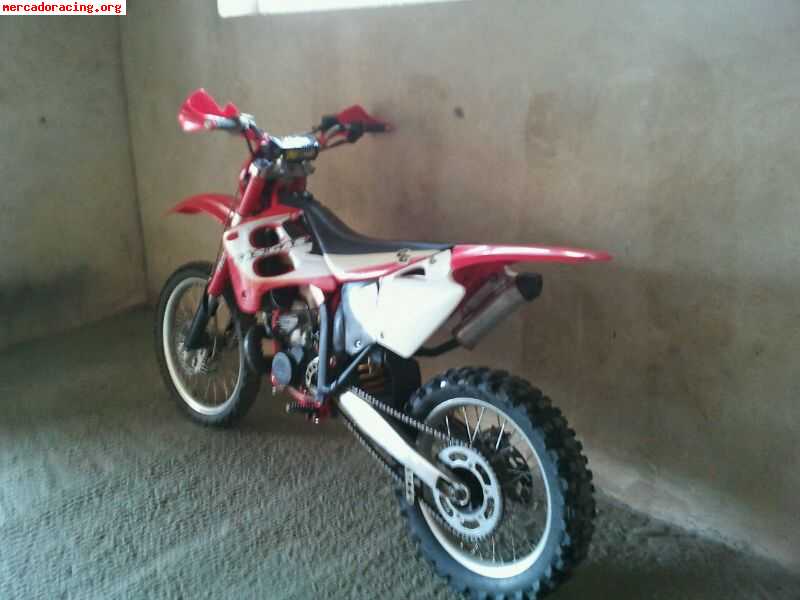 Se vende o se cambia gasgas 250