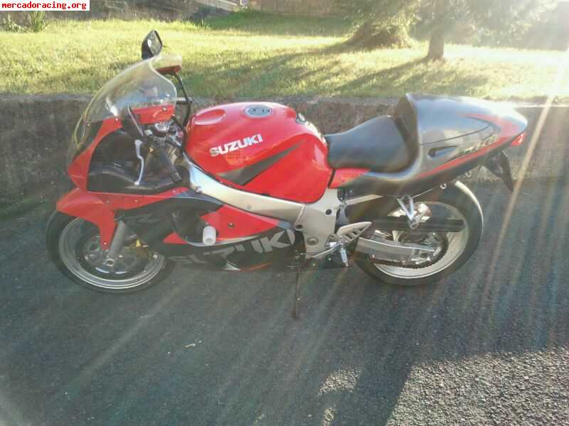 Se vende o se cambia suzuki gsxr 600