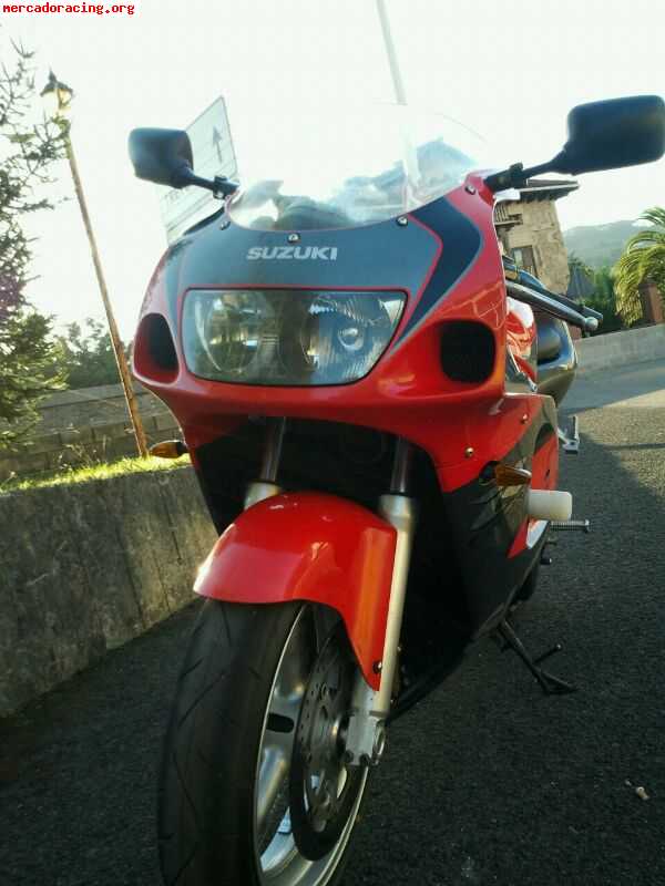 Se vende o se cambia suzuki gsxr 600