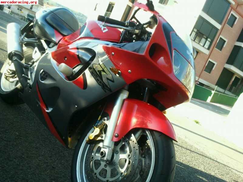 Se vende o se cambia suzuki gsxr 600