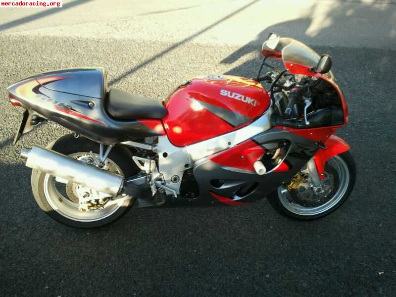 Se vende o se cambia suzuki gsxr 600