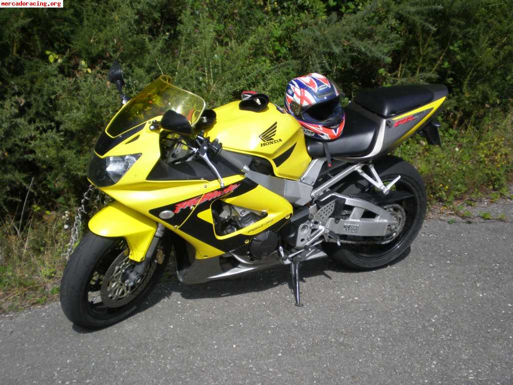 Honda cbr 929 rr 2000. 2600€