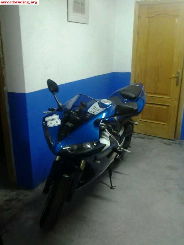 Se vende o cambia yamaha r1 2004 