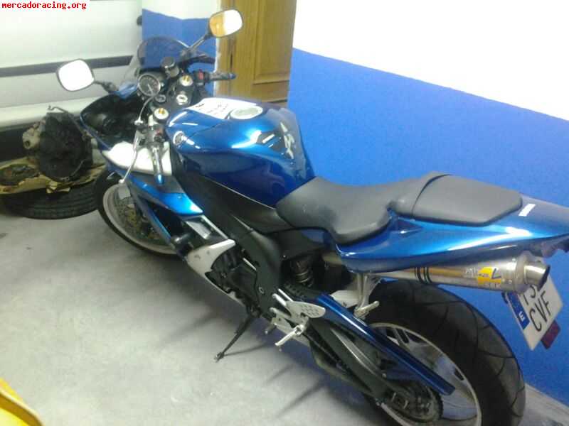 Se vende o cambia yamaha r1 2004 