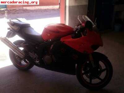 Hyosung gt 125 r .  vendo o cambio