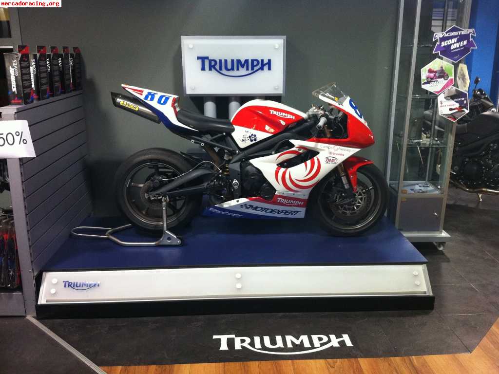 Triumph daytona 675  09 