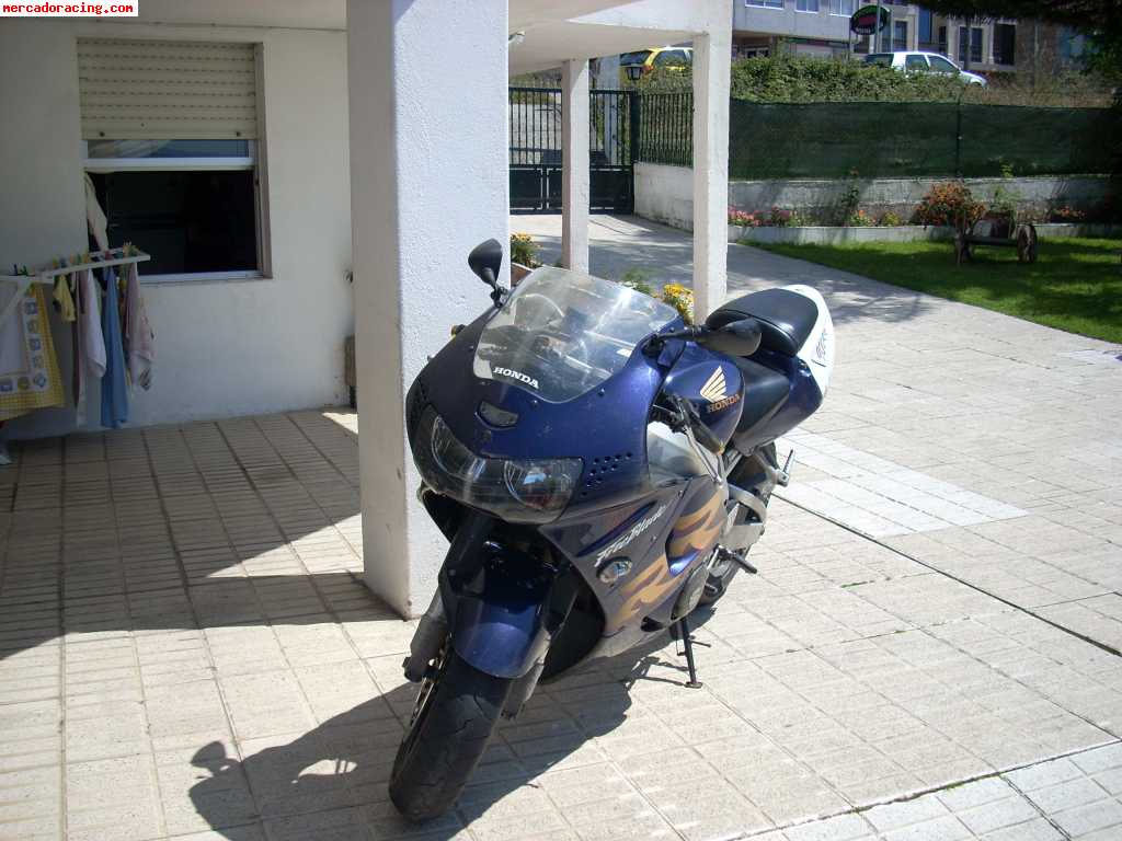 Se vende cbr 900 rr año 99