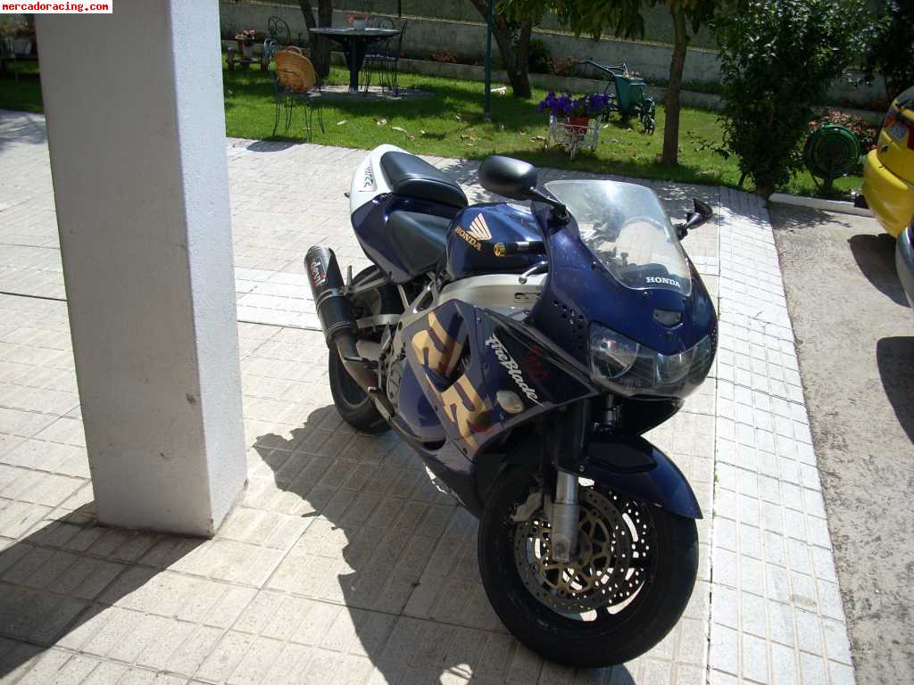 Se vende cbr 900 rr año 99