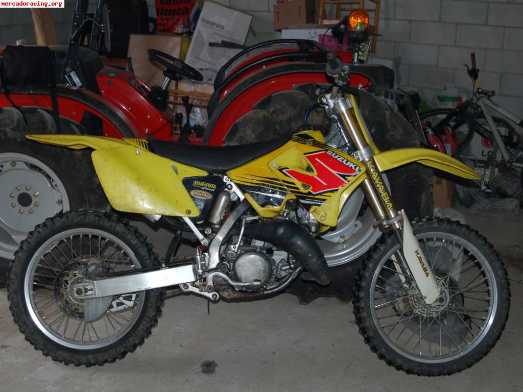 Se vende moto suzuki 125 2004