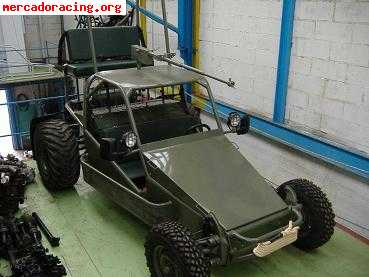 Buggy militar de 6 plazas y gancho con remolque para 2000 ki