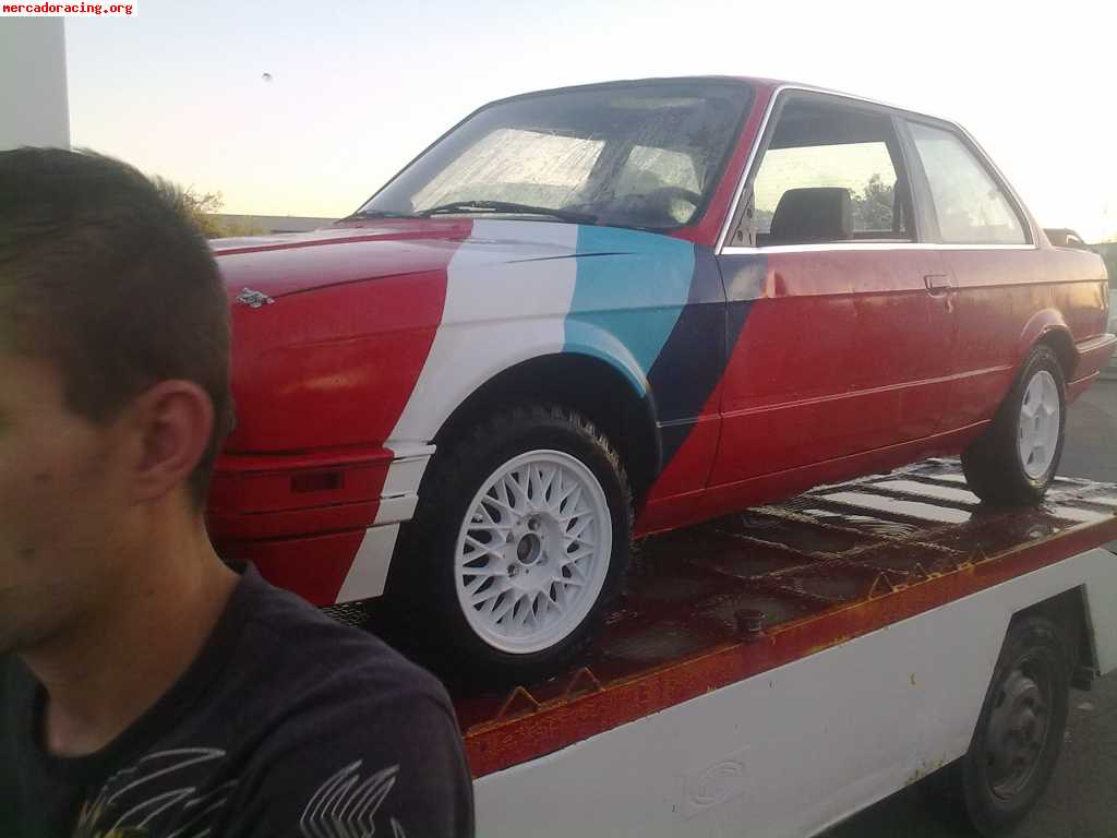 Holaaaa vendo bmw e30 320i coupe o canbio por algo ke me int