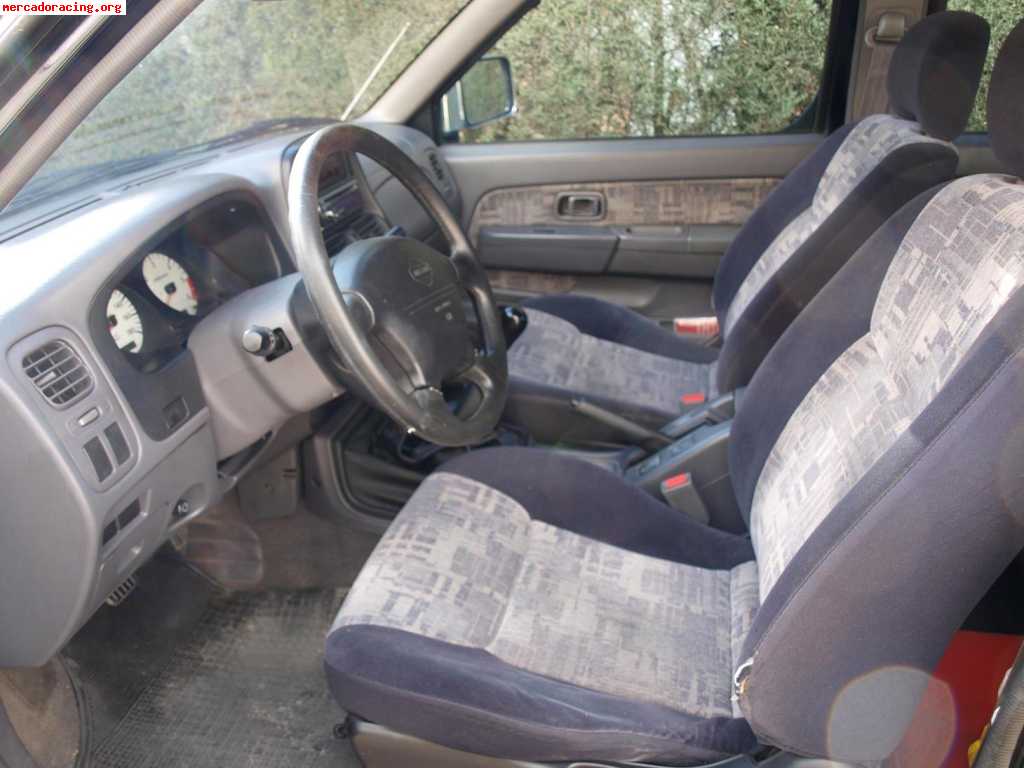 Nissan navara 2.5 año 2000