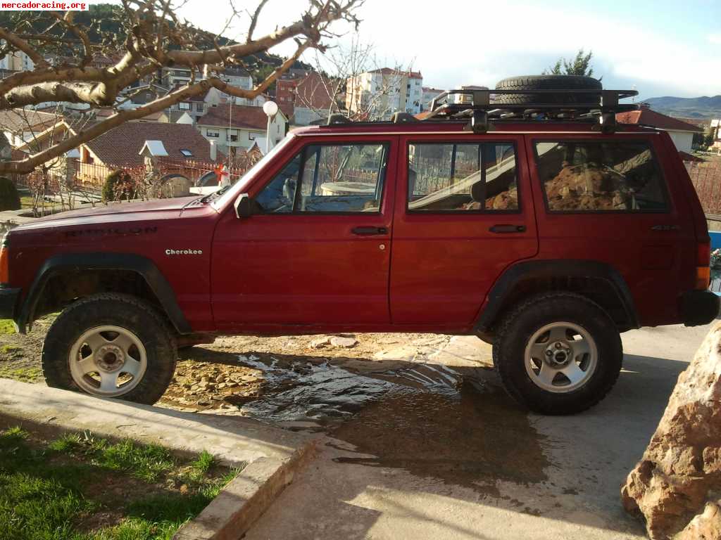 Se vende jeep cherokee 2.1 turbo diesel .2800e 