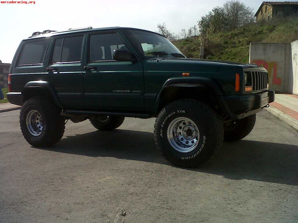 Se vende o se cambia jeep cherokkee sport