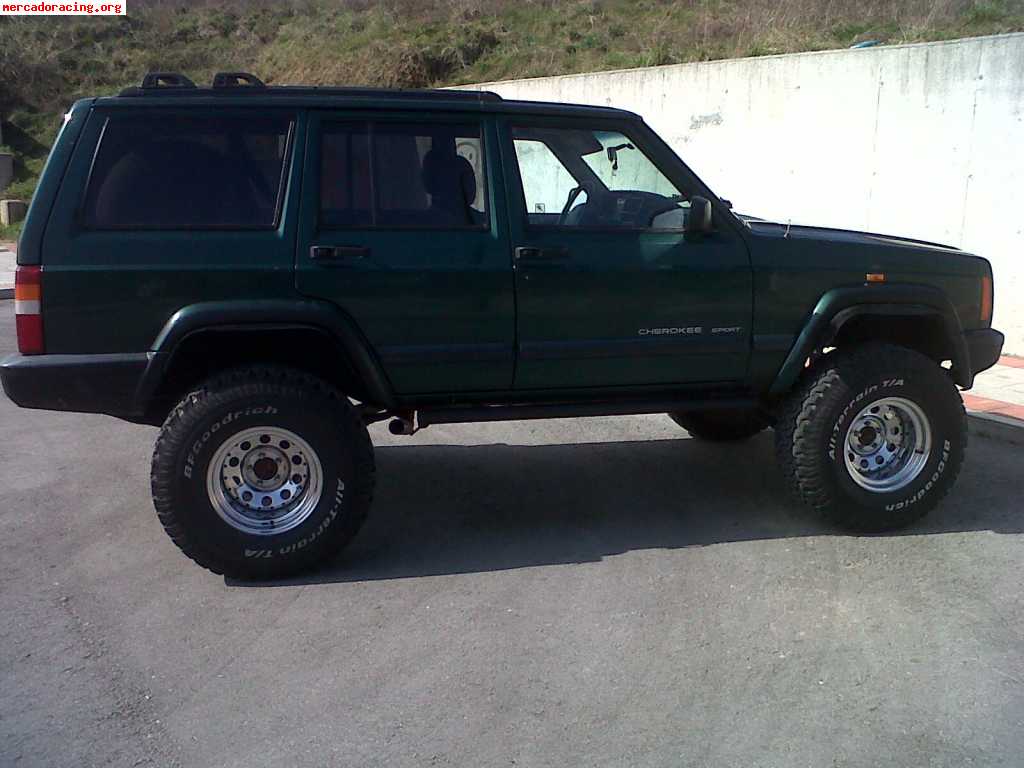 Se vende o se cambia jeep cherokkee sport