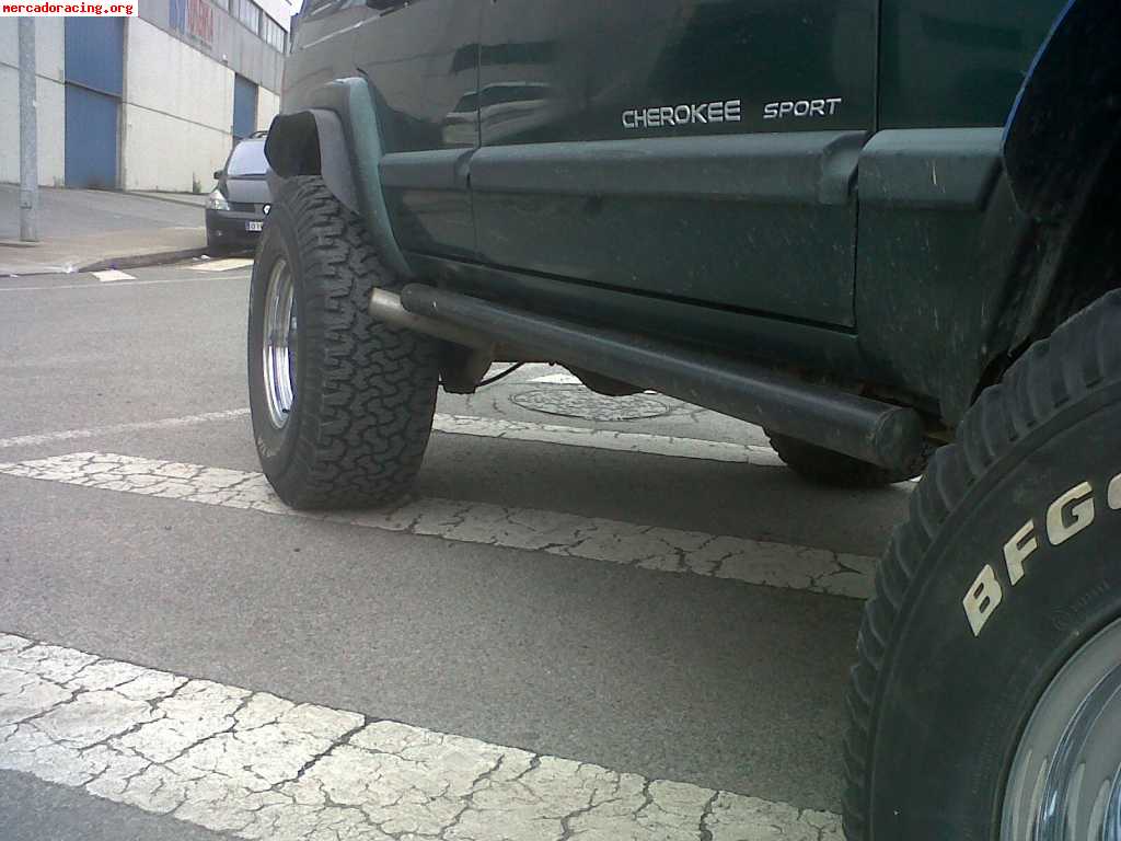 Se vende o se cambia jeep cherokkee sport