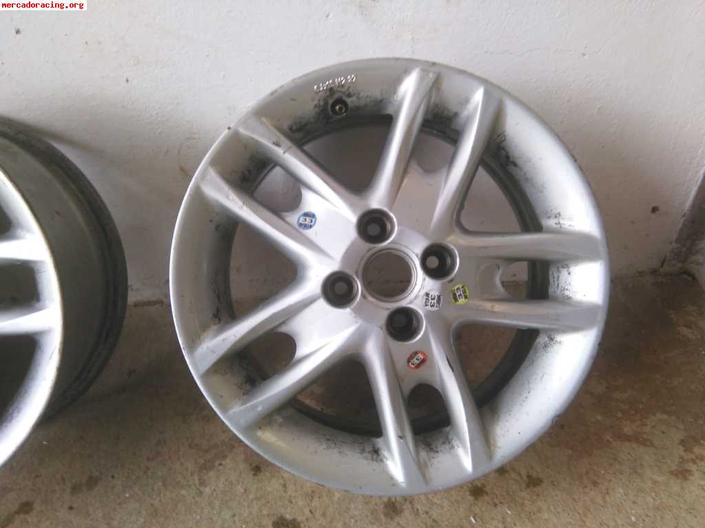 Se venden 2 llantas de fiat punto