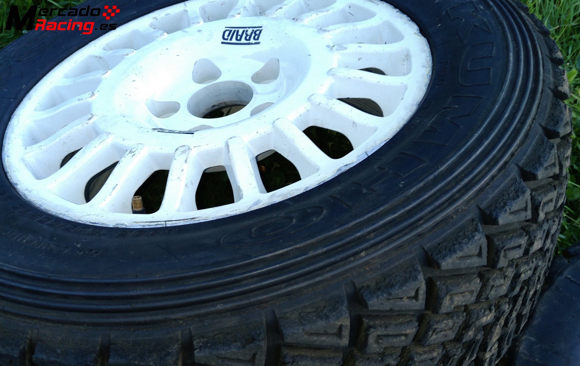 Neumáticos de tierra en 15  y llantas  mitsubishi 