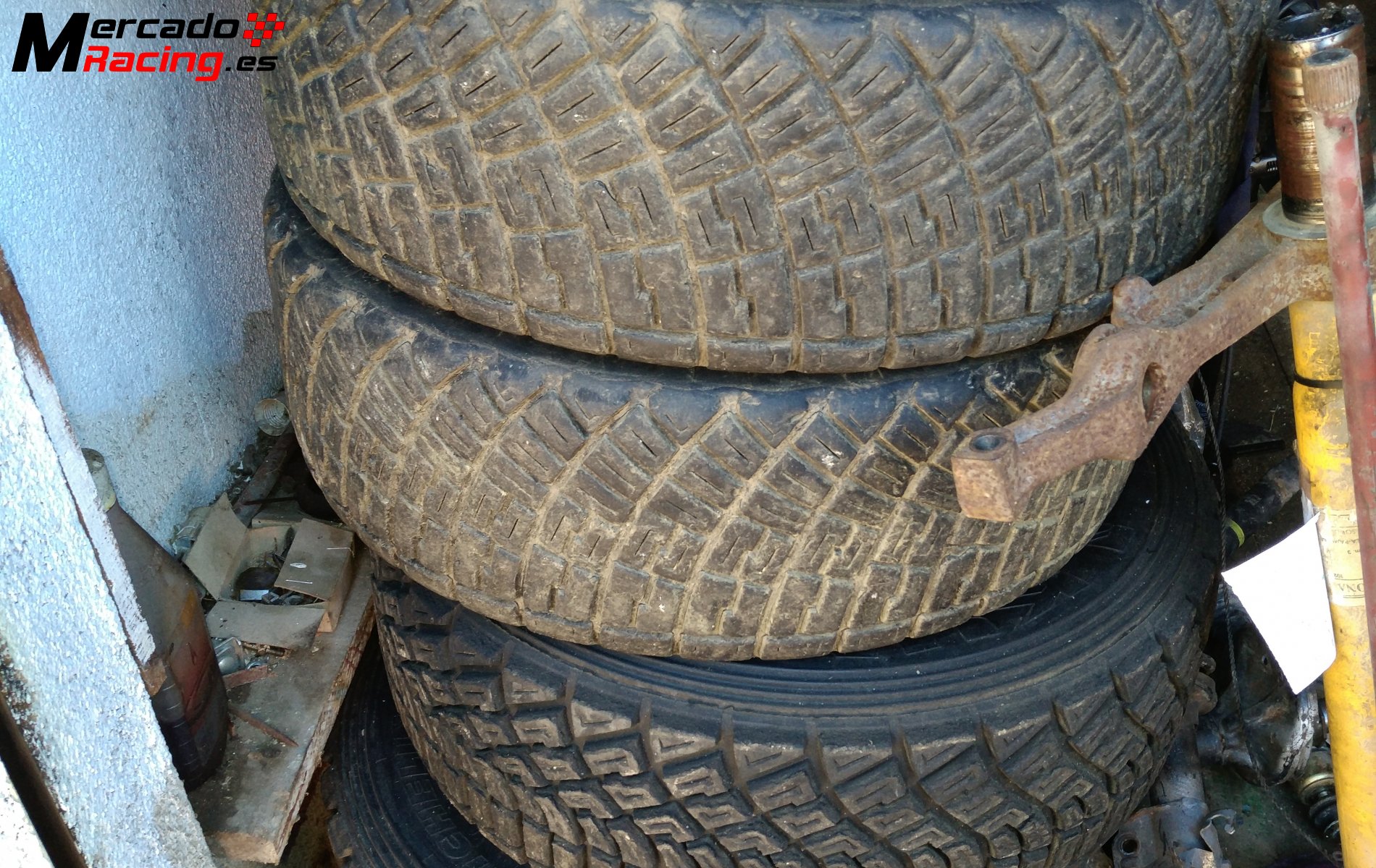 Neumáticos de tierra en 15  y llantas  mitsubishi 