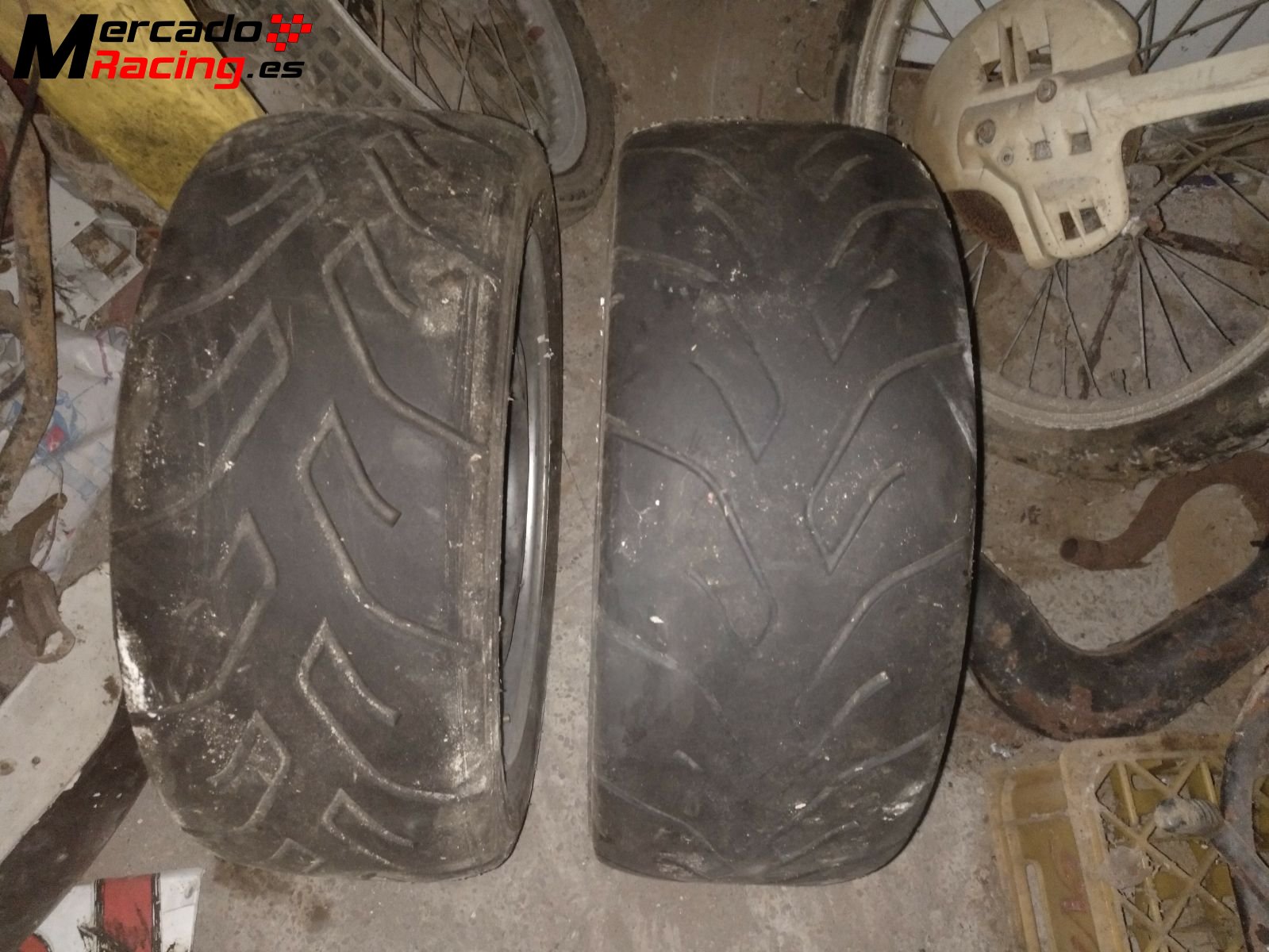 Se venden 4 llantas de clio 16v con neumáticos yokohama mixt