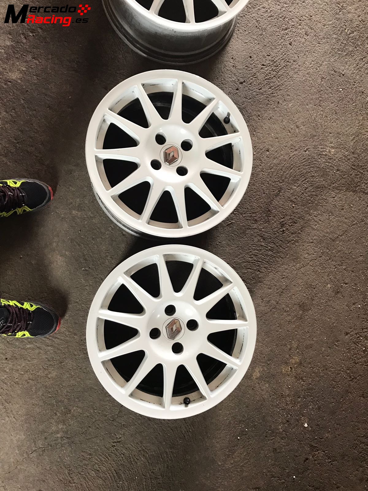 Se venden juego de 4 llantas turini y 4 slicks