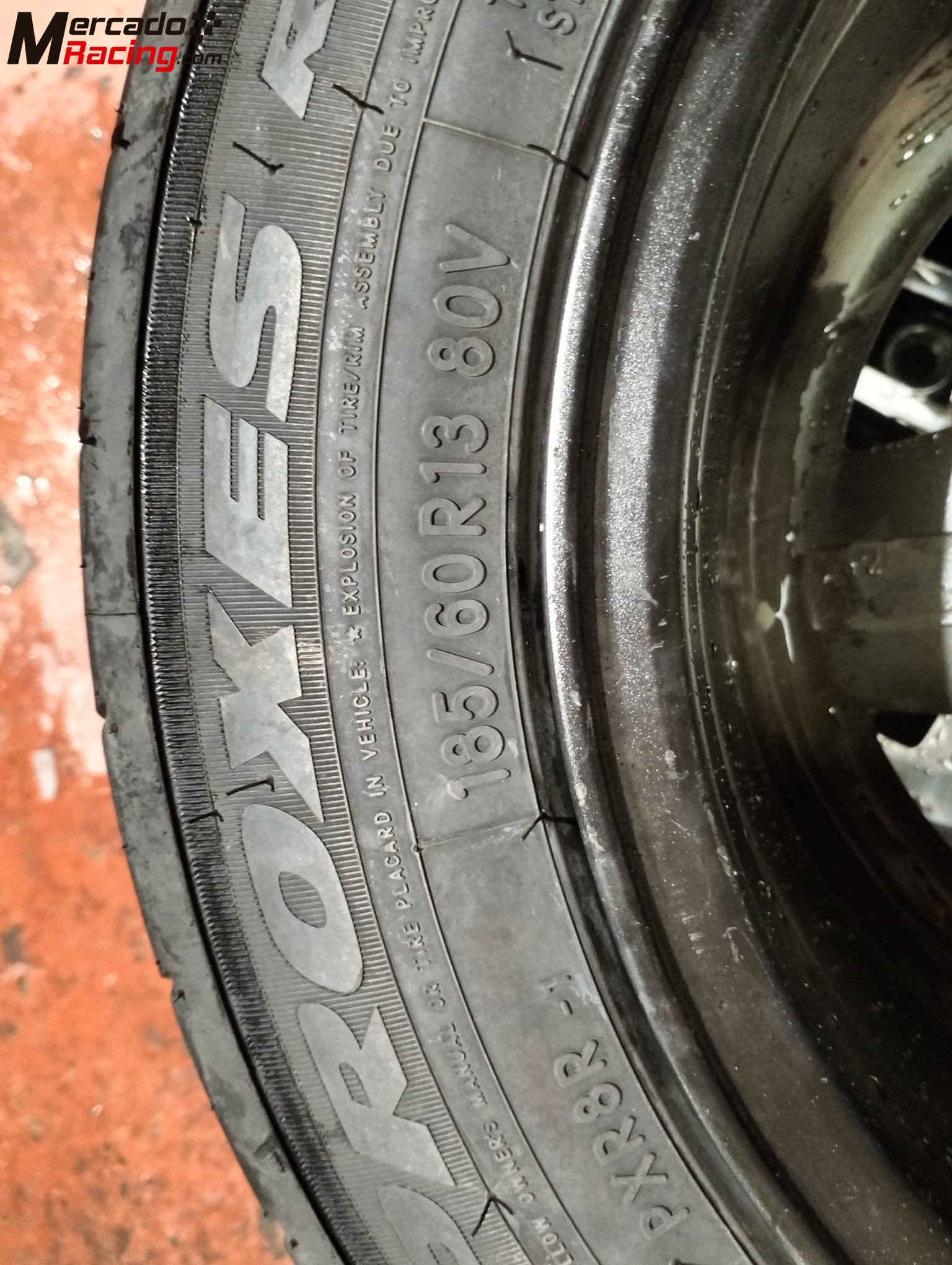 Impecable juego de 4 llantas targa en 7x13 con neumáticos nuevos toyo 185/60/13