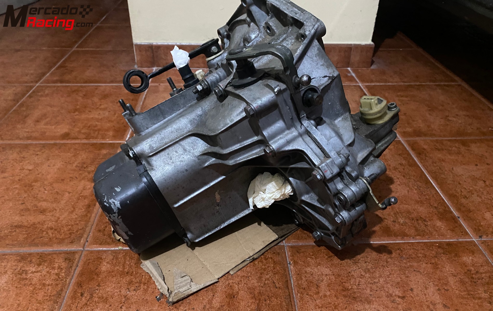 Caja ma relación cerrada con autoblocante