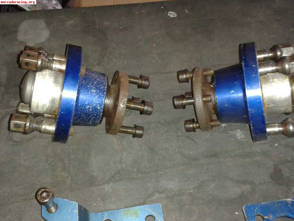 Vendo bujes gr:a con portapinzas en aluminio traseros opel c