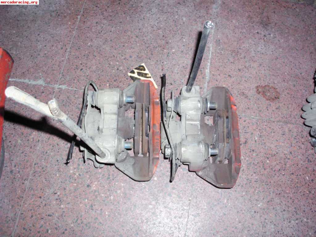 Pinzas traseras citroen saxo 16