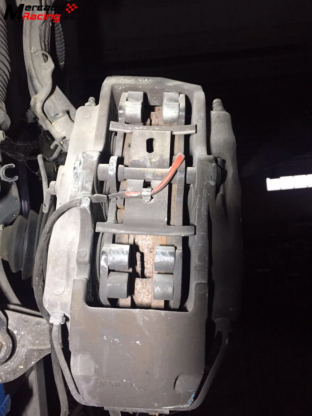 Frenos brembo 6 pistones y 4 pistones ( delanteros y trasero
