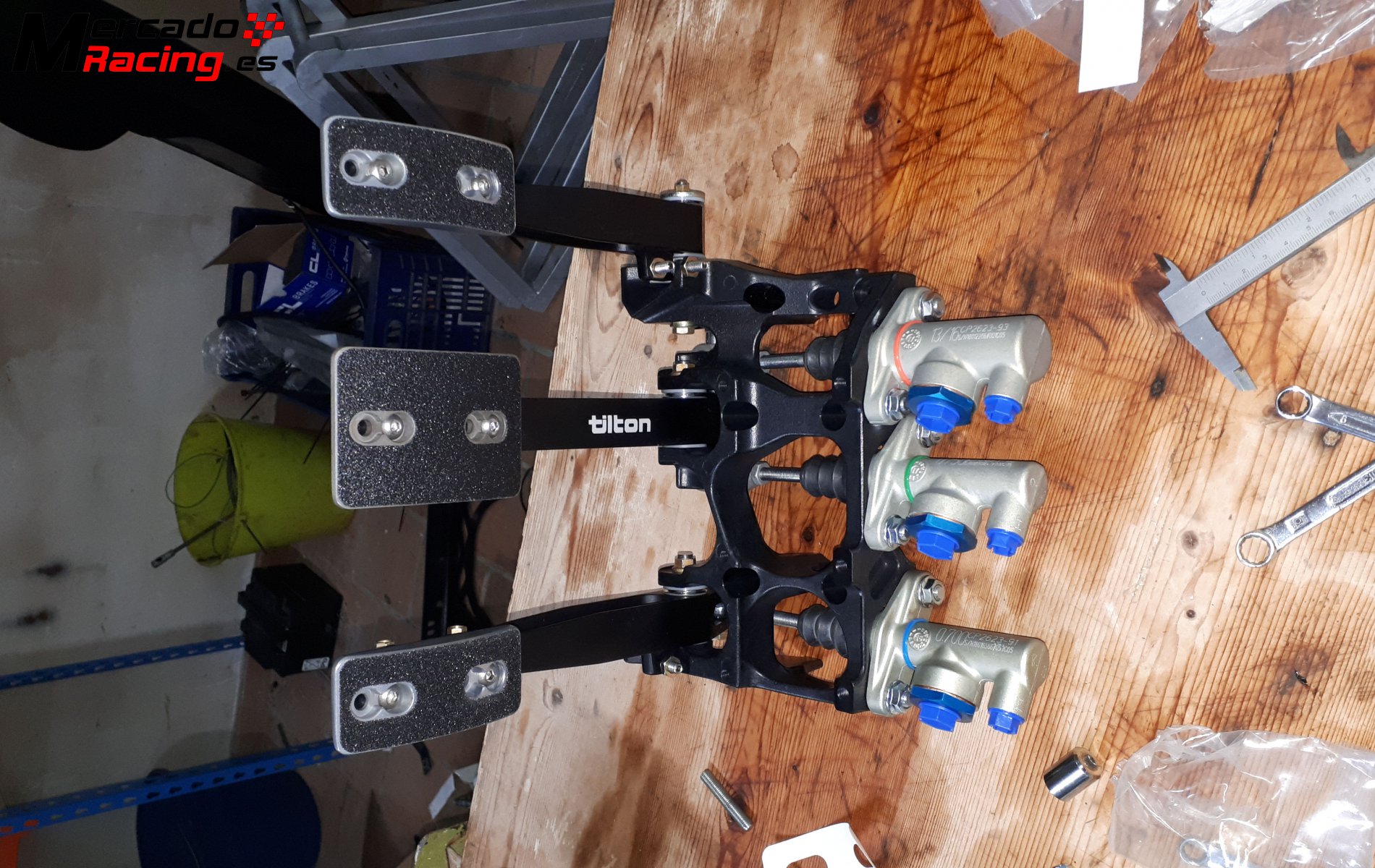 Se vende pedalier tilton serie 800, con bombas ap racing y botellas ap