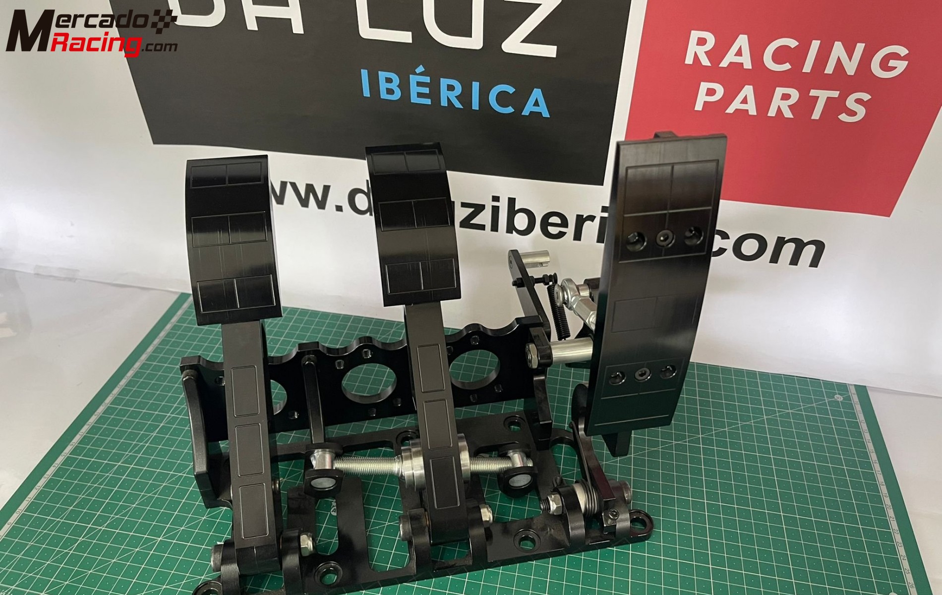 Pedalera de competición para coches de carreras, fabricada en aluminio mecanizado