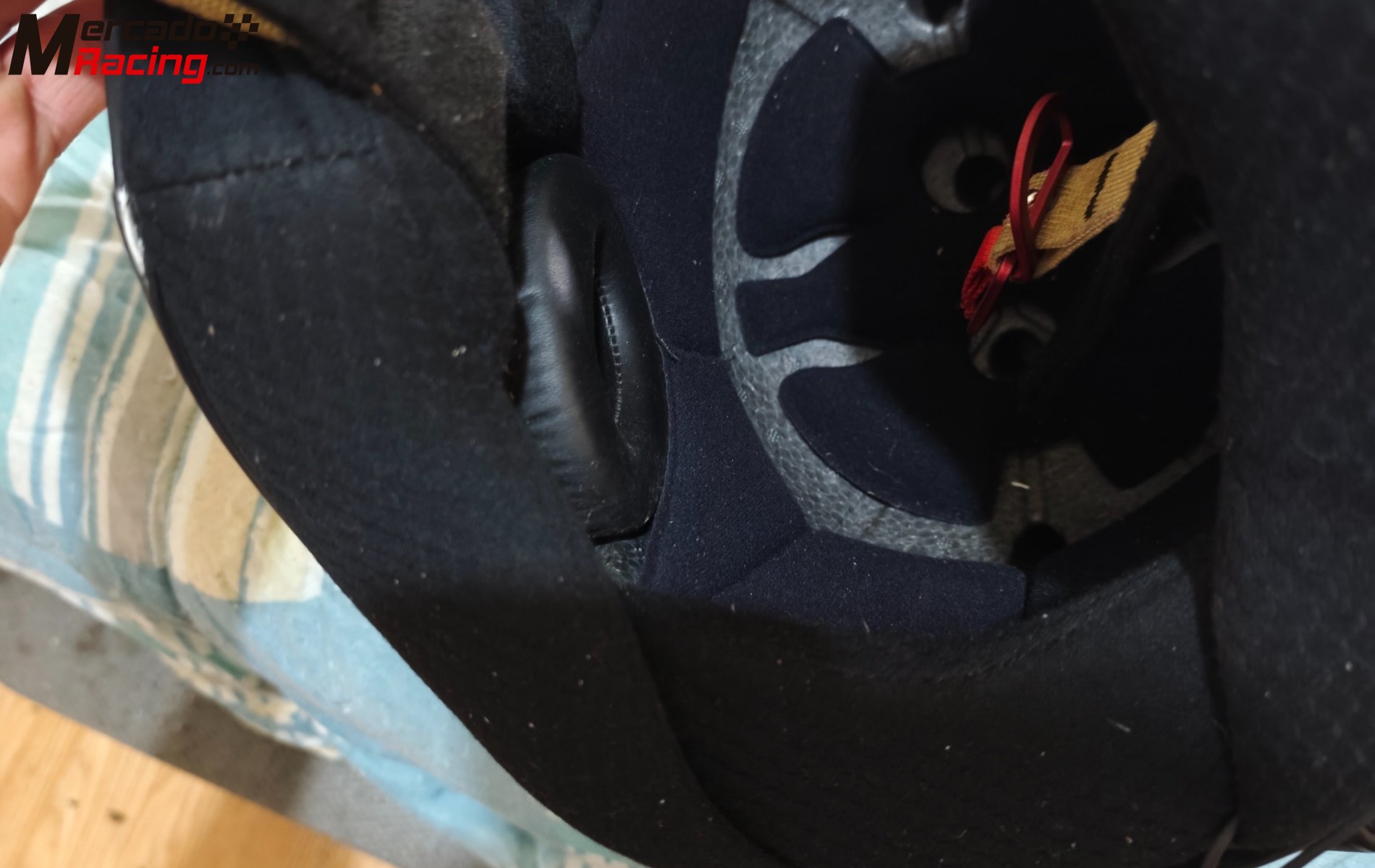 Se venden dos cascos sparco con seis carreras