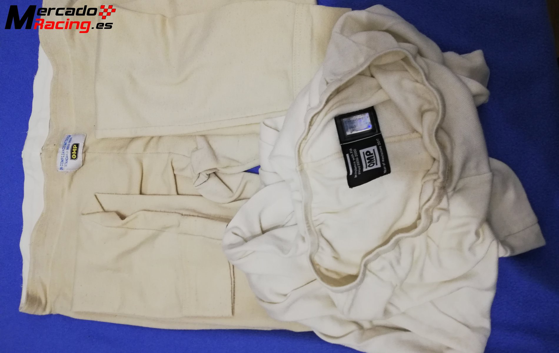 Vendo mono de competicion con ropa  interior  completa 