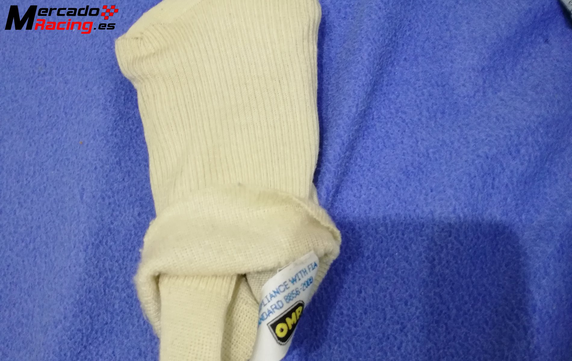 Vendo mono de competicion con ropa  interior  completa 