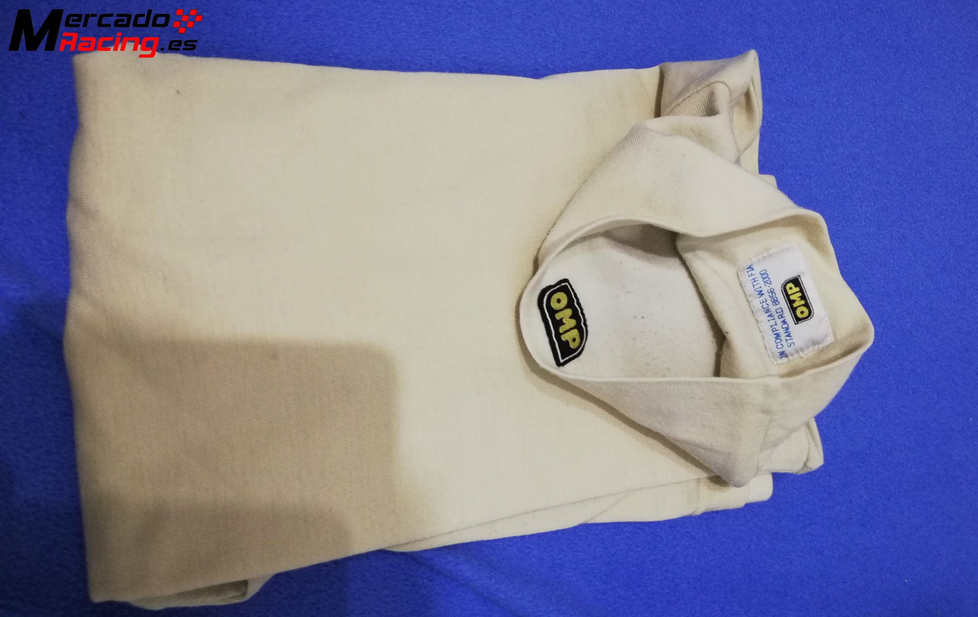 Vendo mono de competicion con ropa  interior  completa 