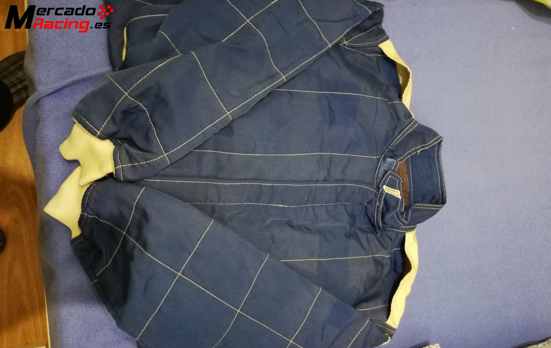 Vendo mono de competicion con ropa  interior  completa 